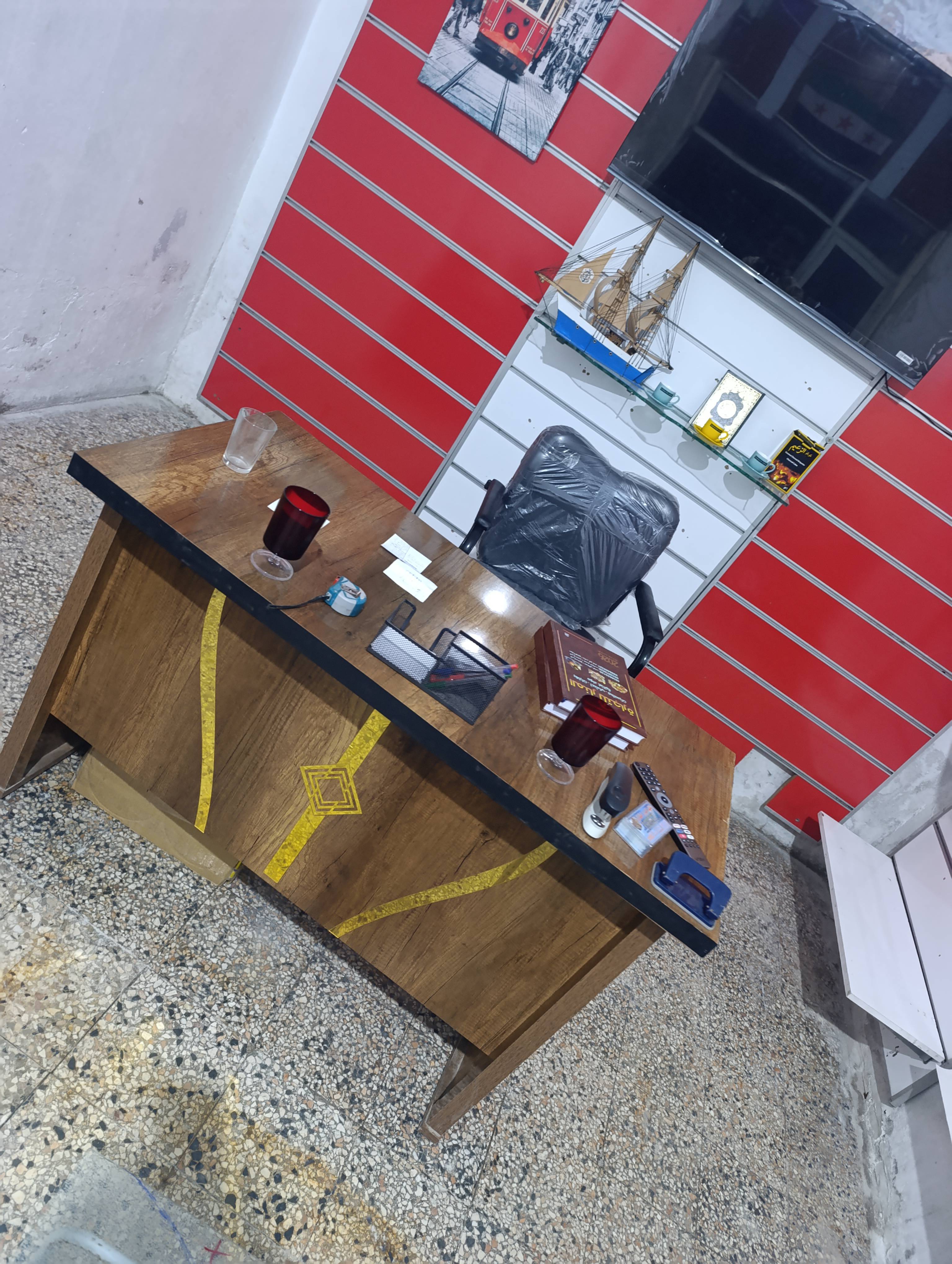 طاوله مكتب 