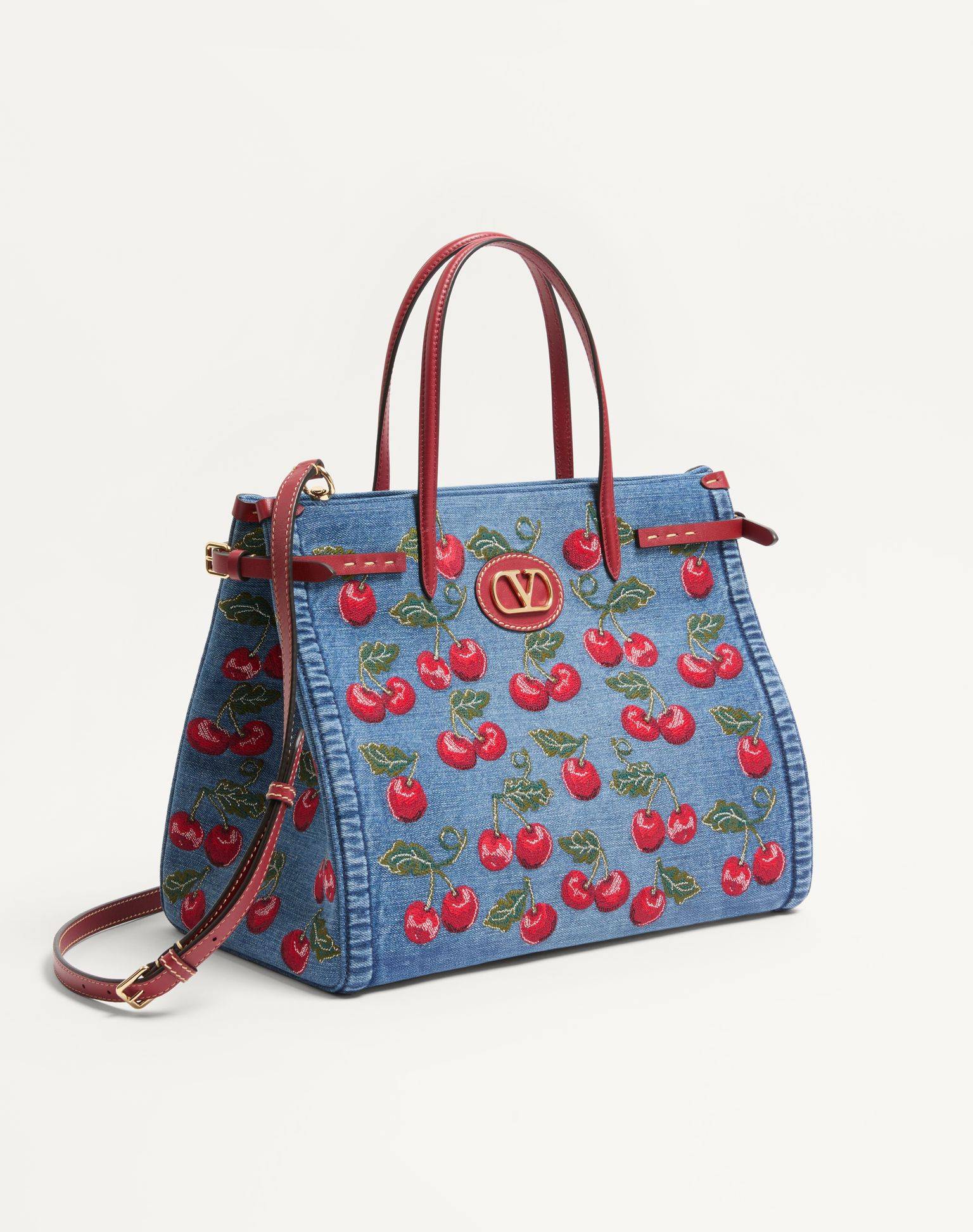 حقيبة ماركة Valentino