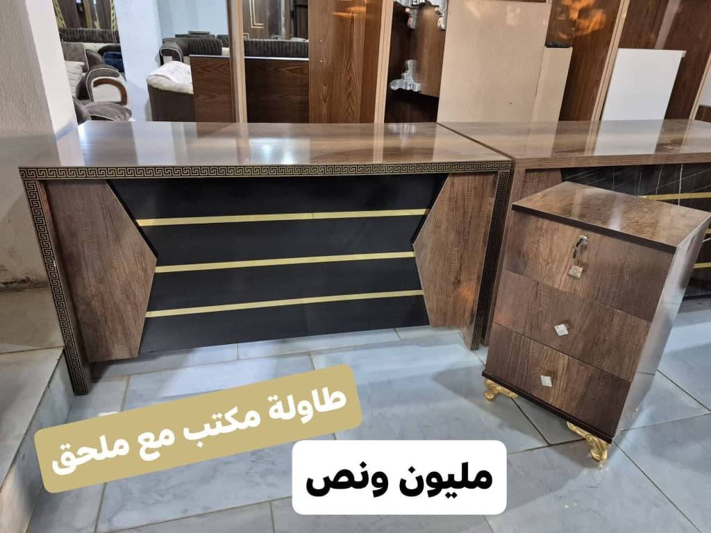 طاولة مكتب