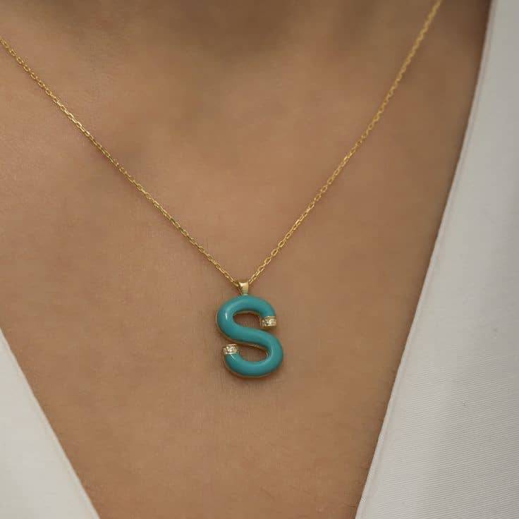 سلسلة أحرف ملونة