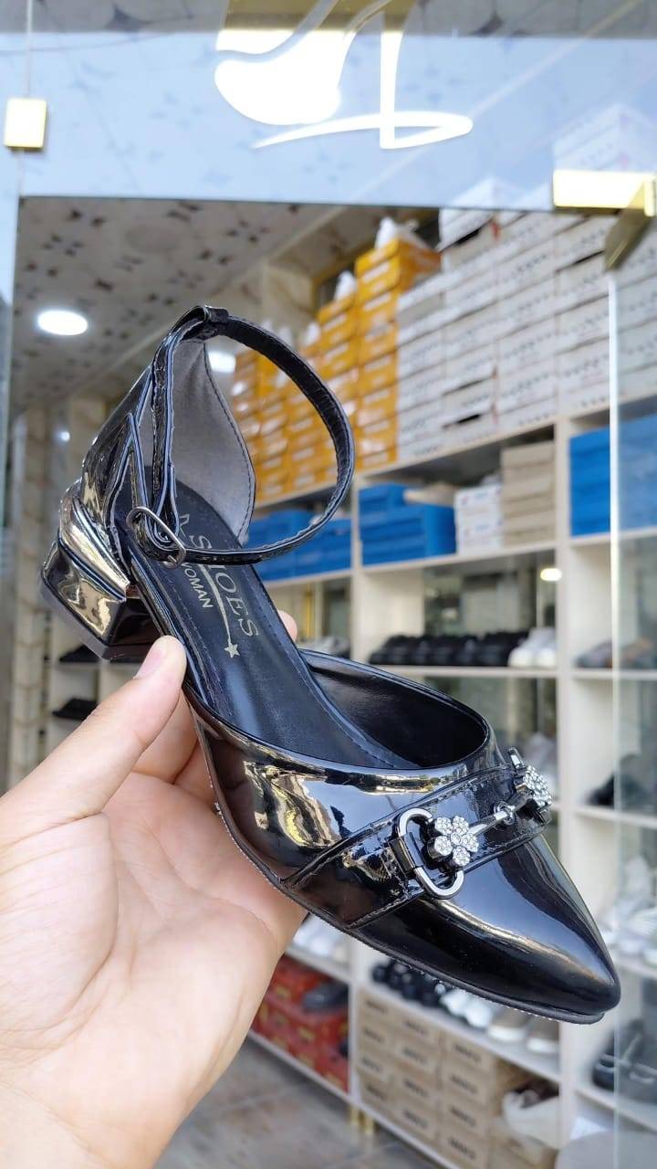 حذاء ديورة