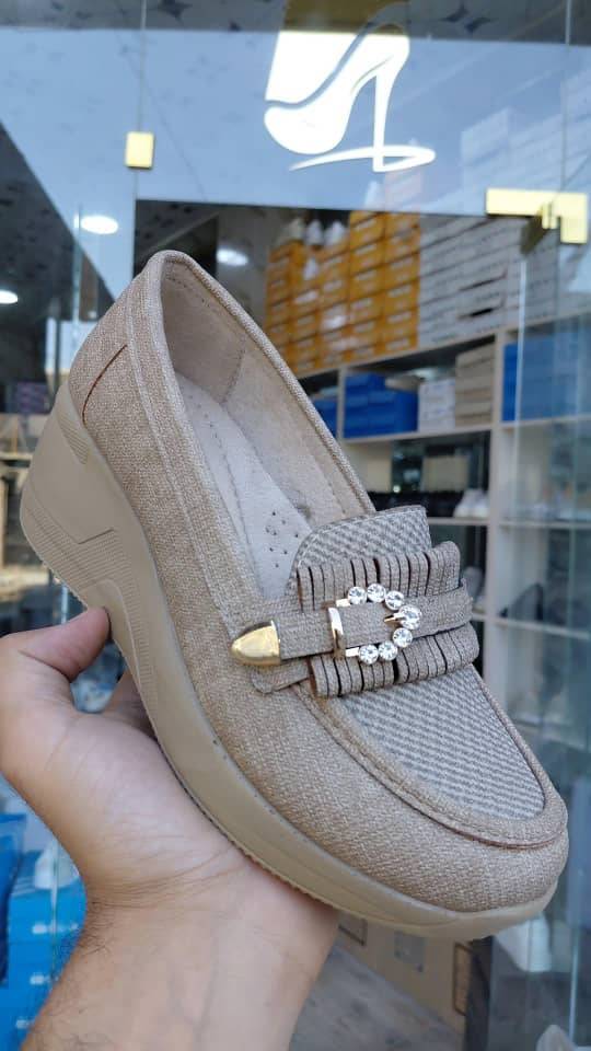 حذاء نسائي طبي