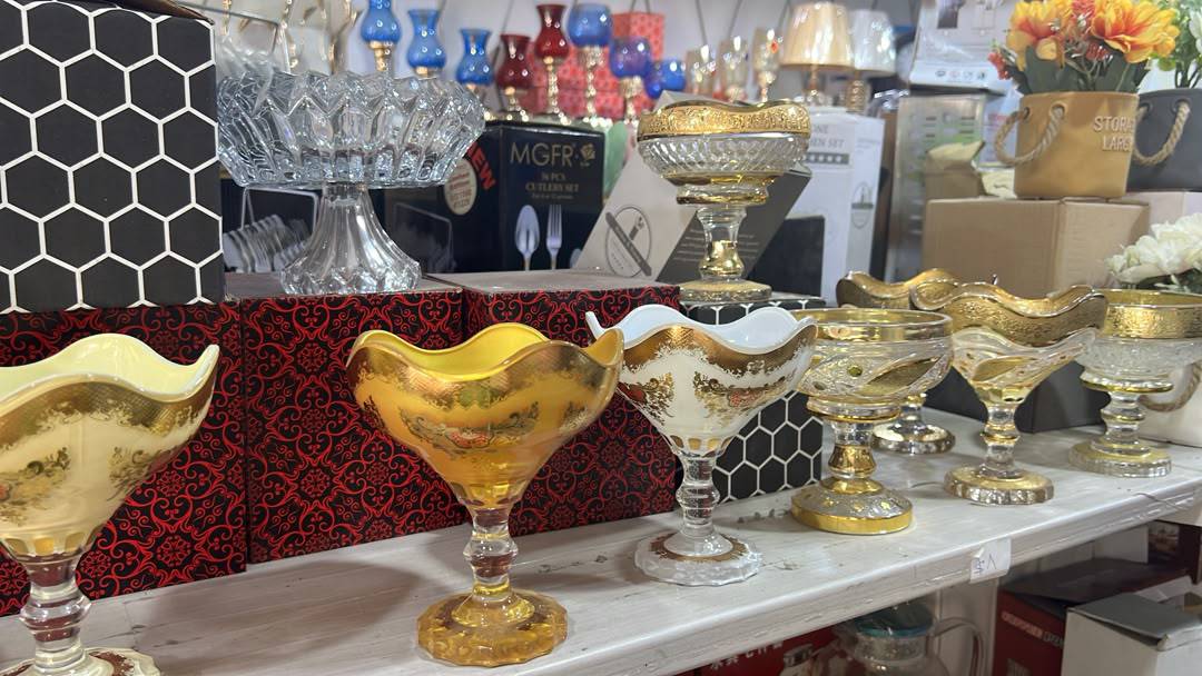 مضيفة