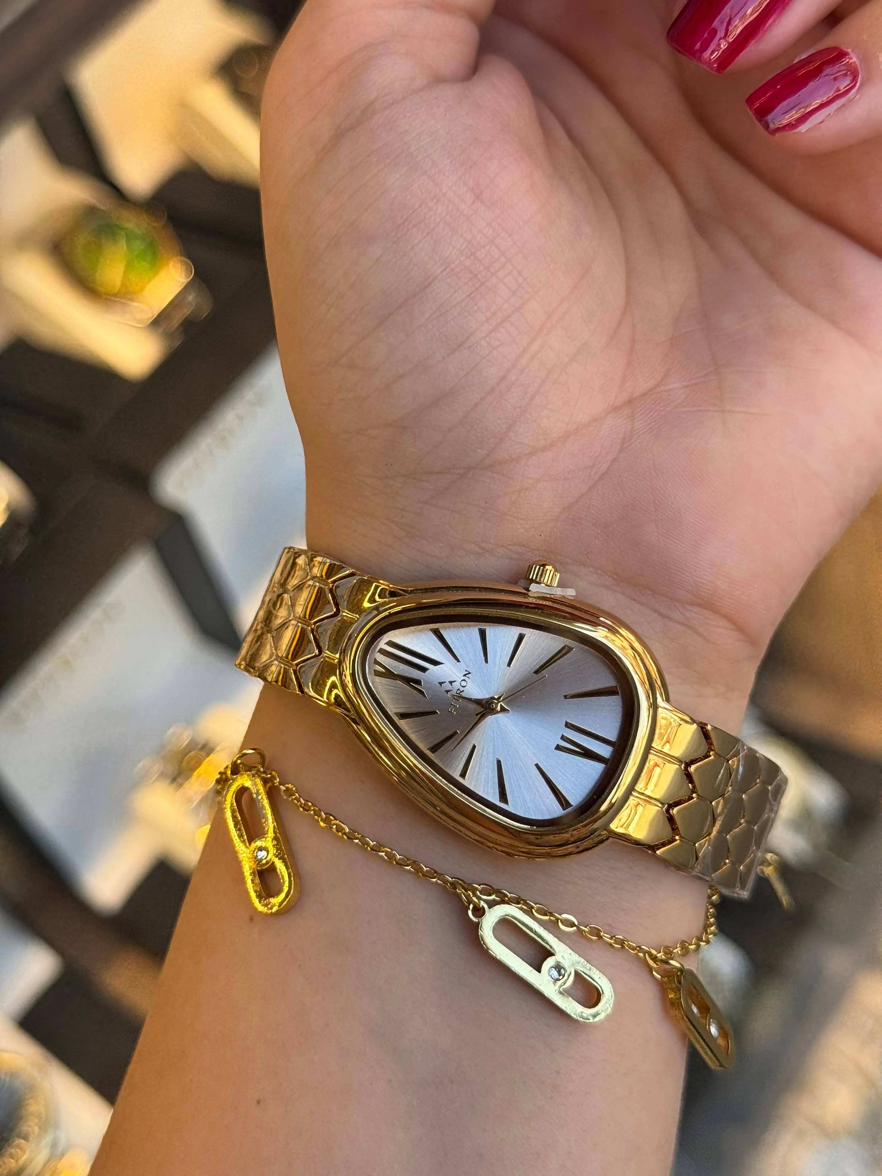 ساعات نسائية 