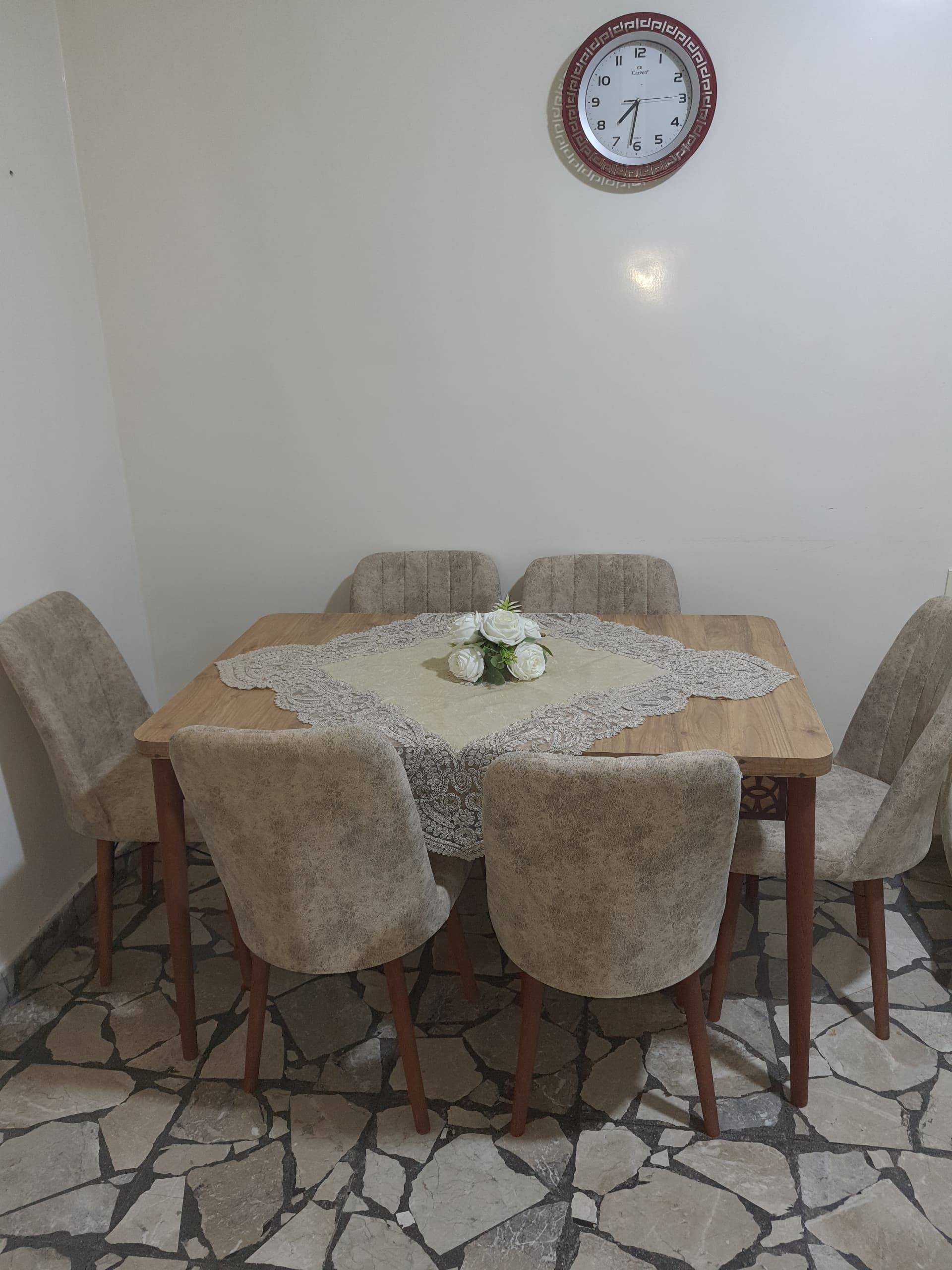 طاولة الطعام 