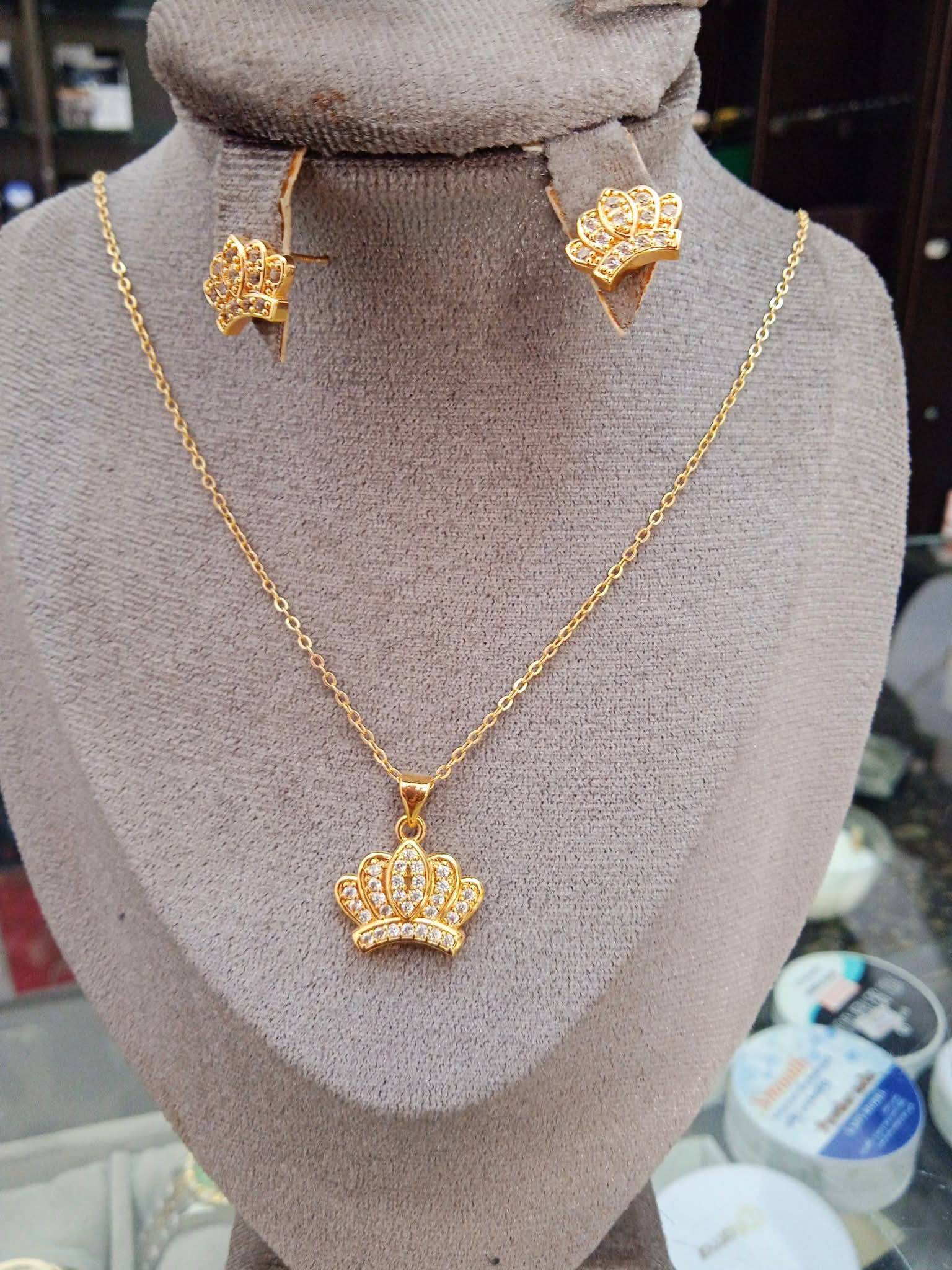 طوق مع حلق