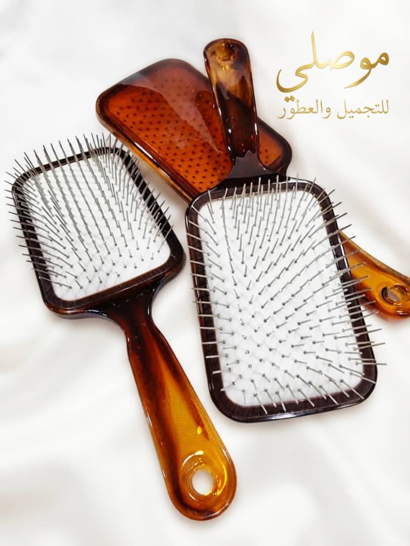 مشاطة دبوس عريضة