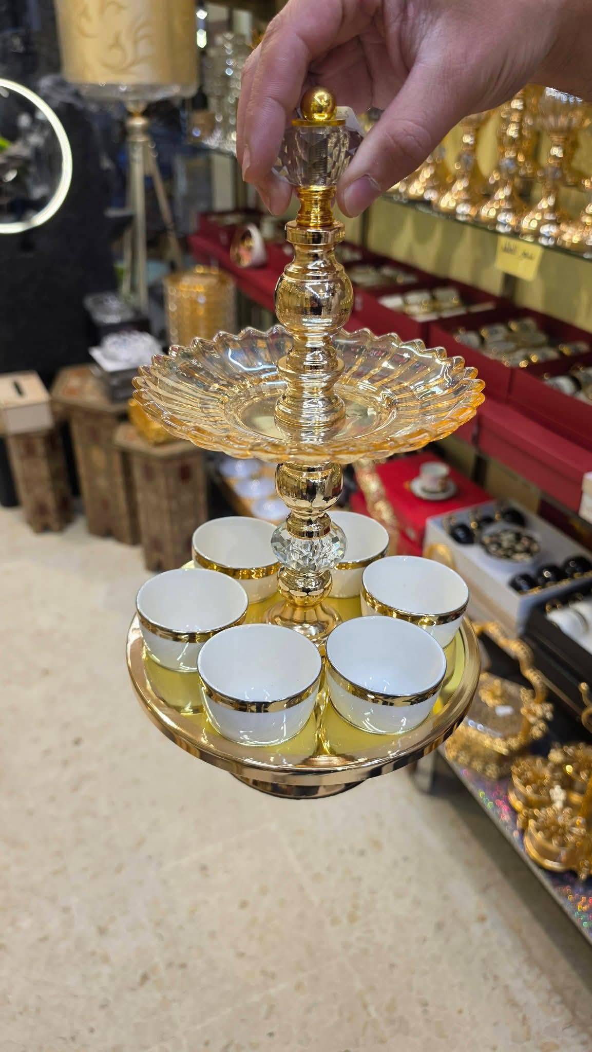 مضيفة