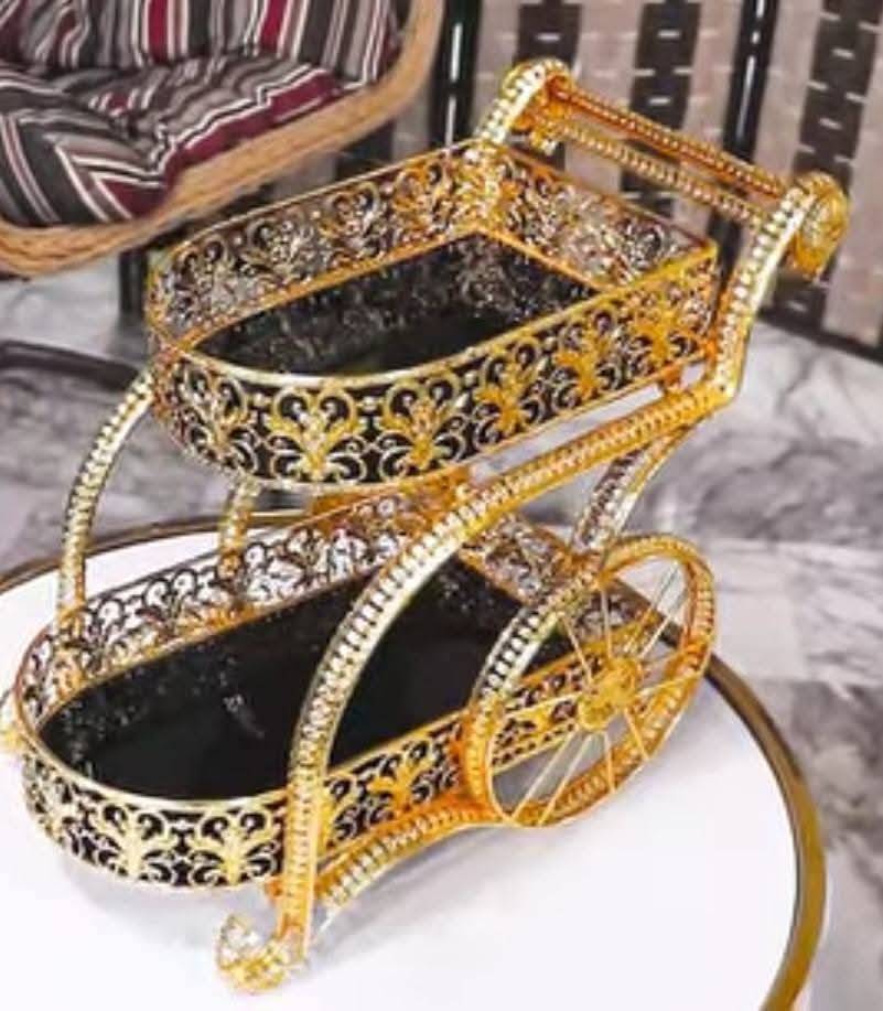 مضيفة