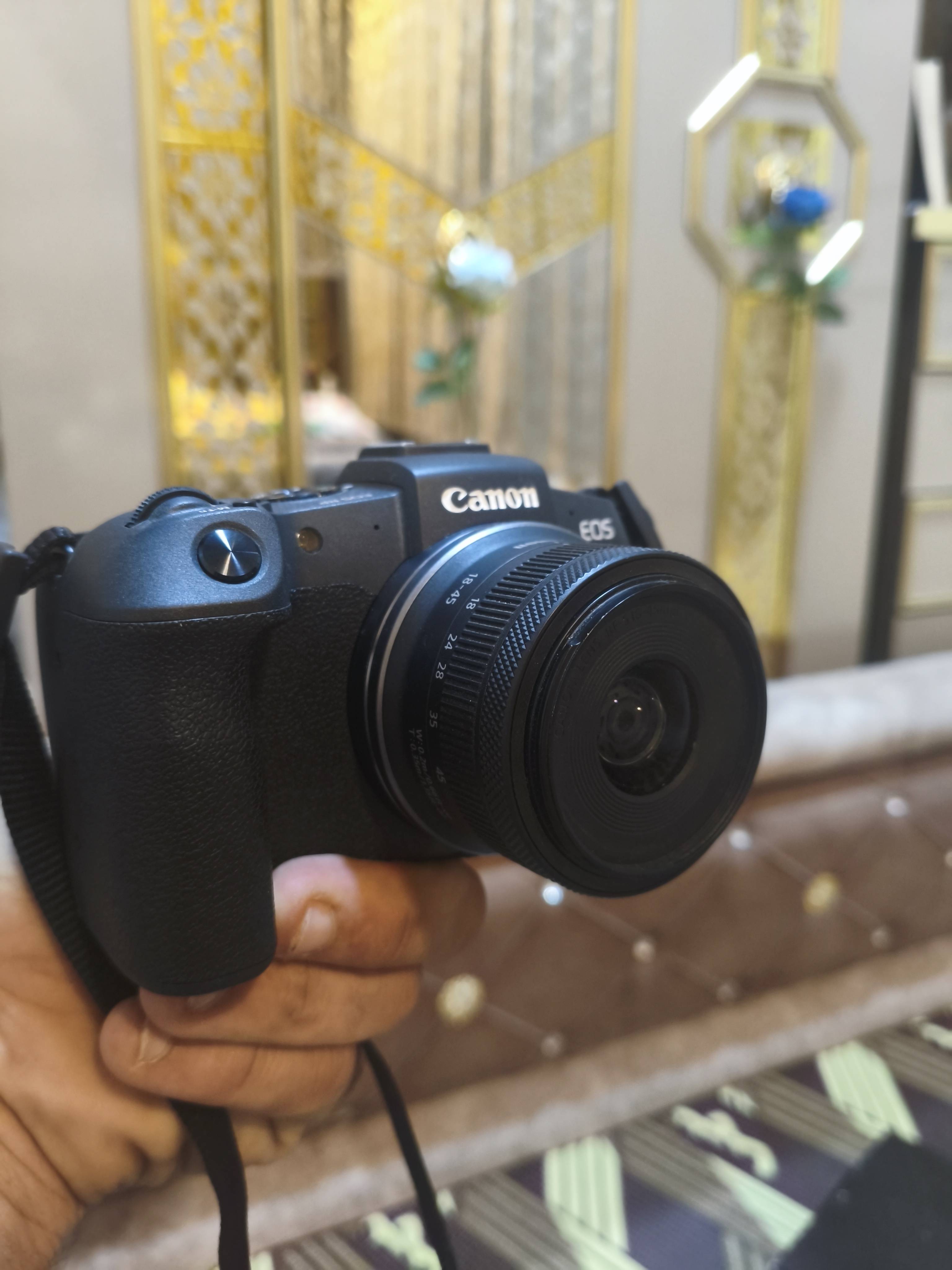 كميرا canon (ESO) RP 