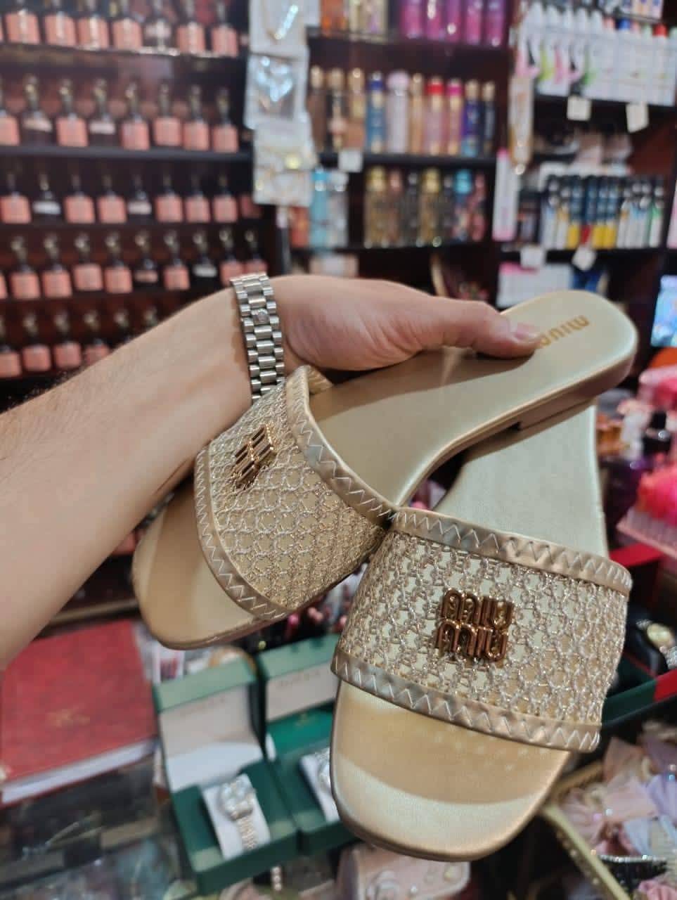 سليبرات احذية نسواني