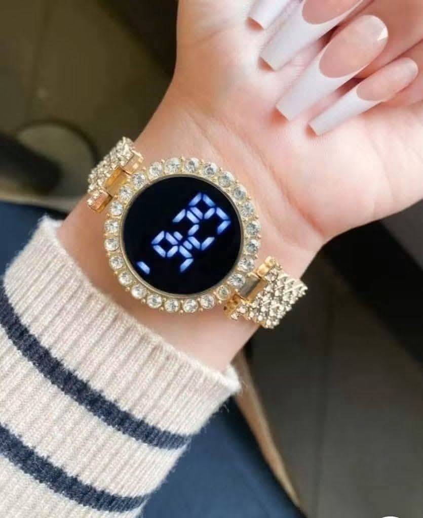 ساعة زيركون 