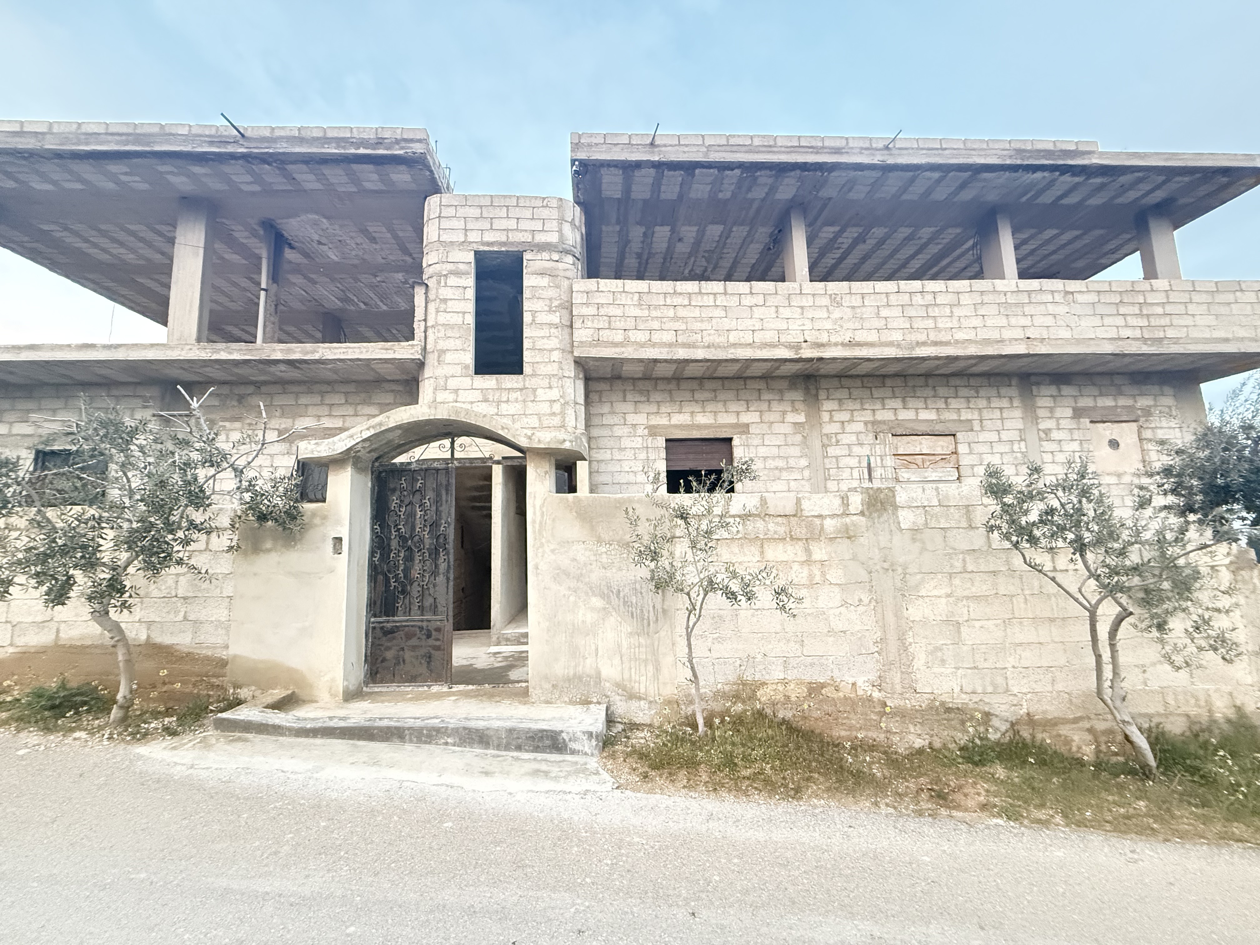 🏡✨ فرصة نادرة لامتلاك عقار مميز في قلب الطبيعة ✨🏡