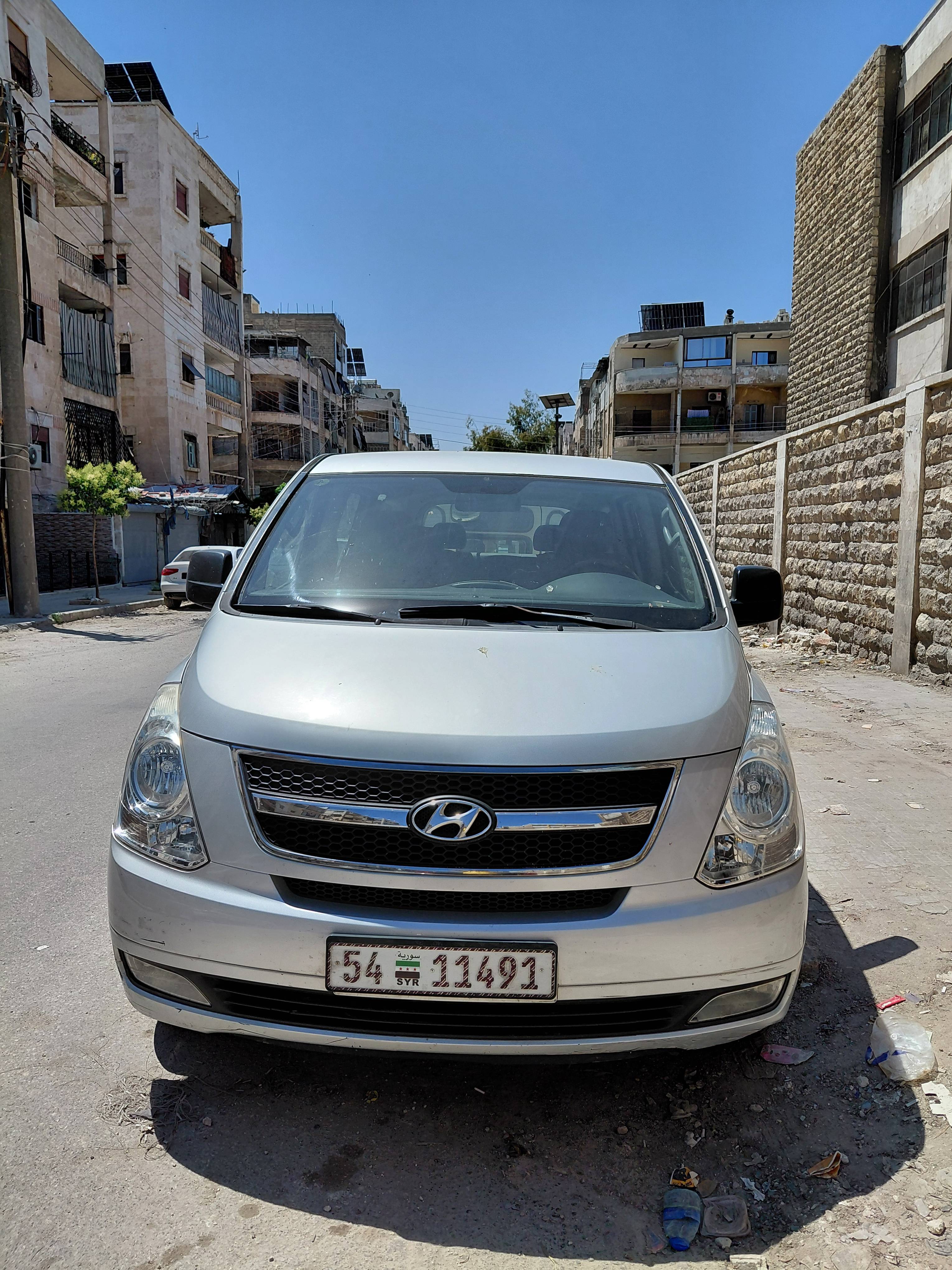 للبيع فان عائلي سياحي كامل